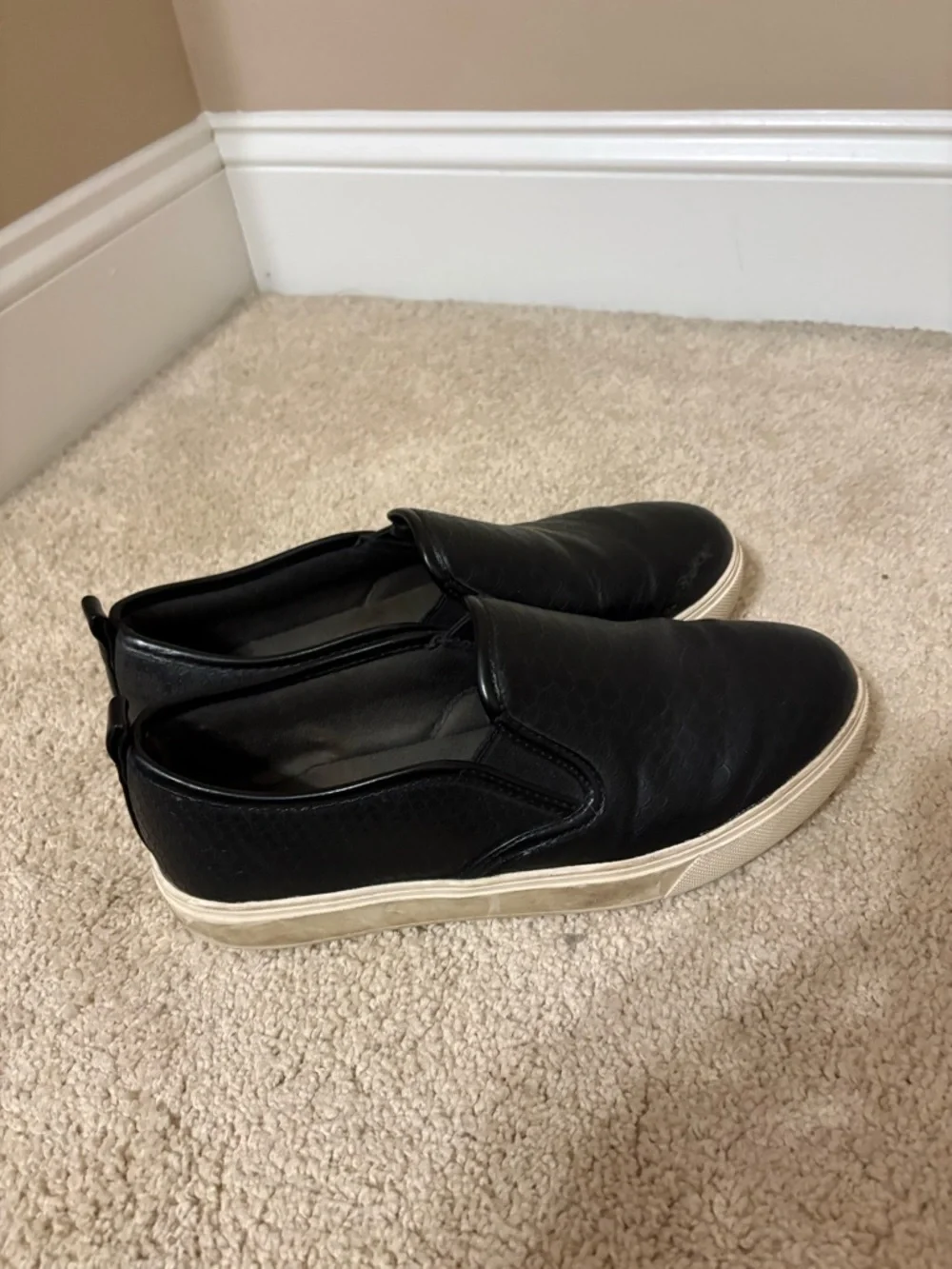 Women’s Aldo Black Slip-On Casual Sneakers Size 9